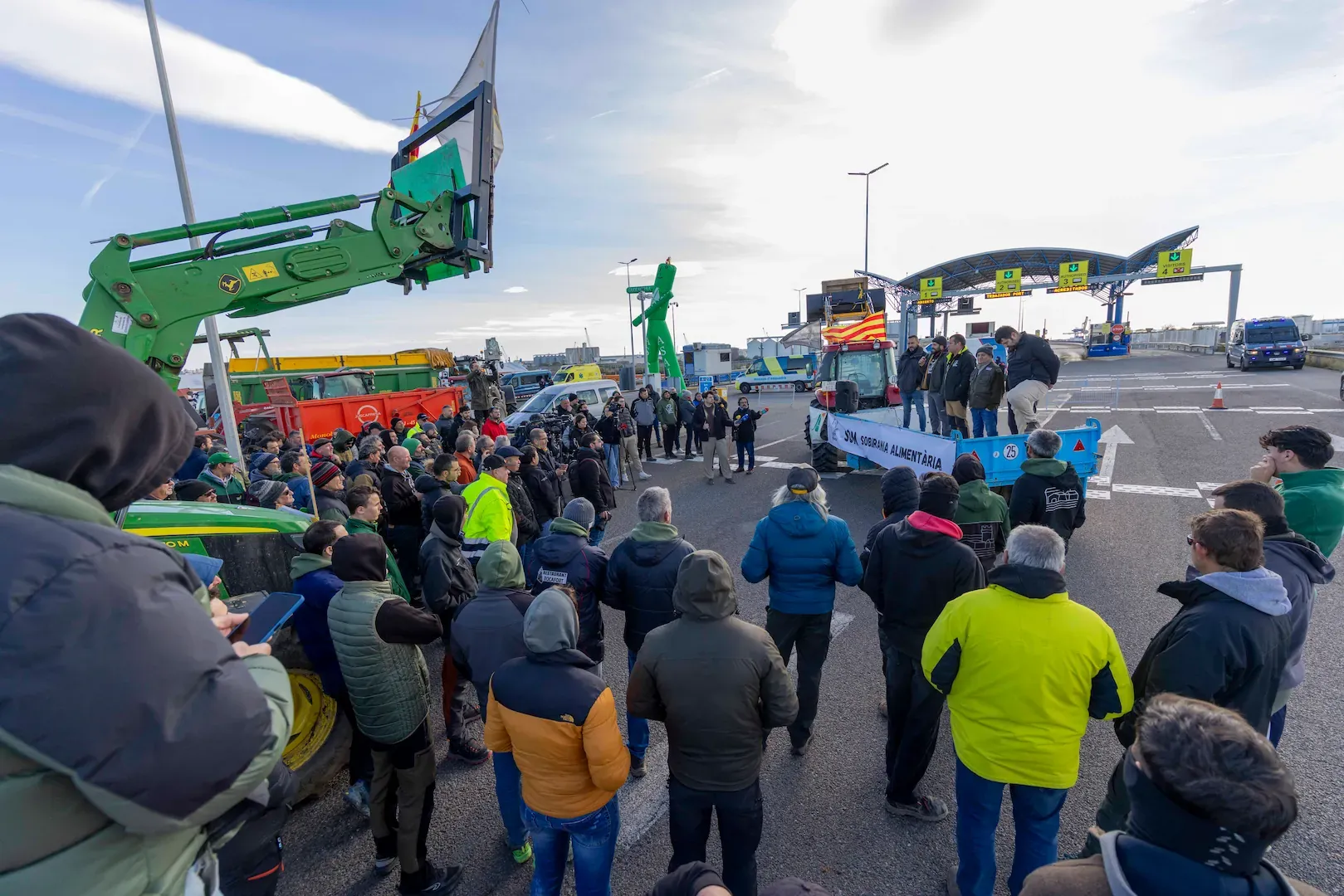 Tall de l'aduana del Port de Tarragona per part dels pagesos, 8 de gener 2026