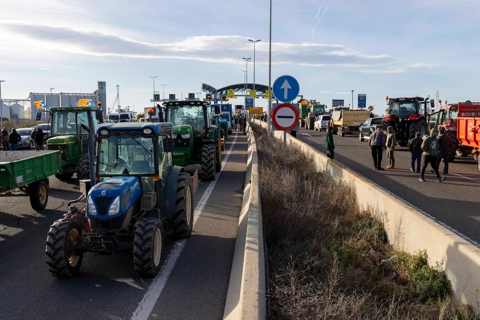 Tall de l'aduana del Port de Tarragona per part dels pagesos, 8 de gener 2026